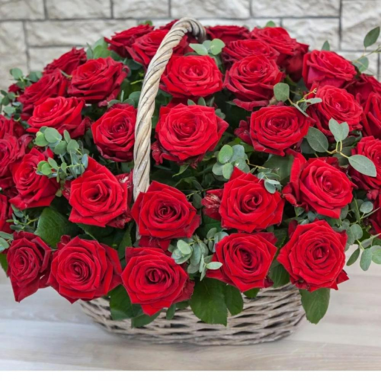 Корзина красных роз Очарование Корзина красных роз Очарование