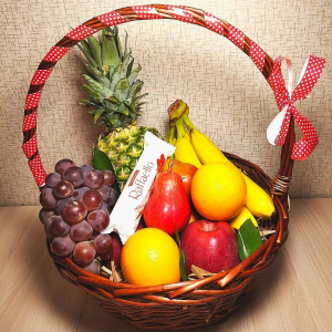 Сочный набор из свежих фруктов