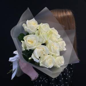 Белый букетиз 11 роз