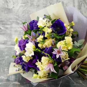 Букет с анемонами "Вместо тысячи слов"