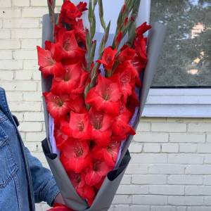 Букет гладиолусов "Забота"