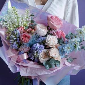 Букет с гиацинтами "Благородный вкус"