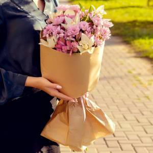 Букет из орхидей и хризантем